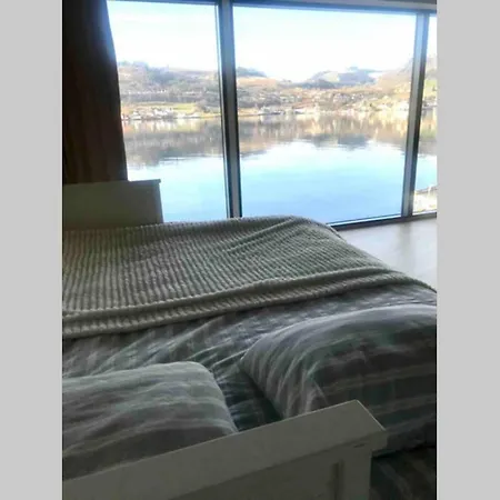 Apartment Panoramaresort: Hardangerfjord Waterfront Retreat With Boat And Sauna Oystese