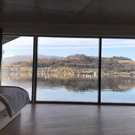 Apartment Panoramaresort: Hardangerfjord Waterfront Retreat With Boat And Sauna Oystese
