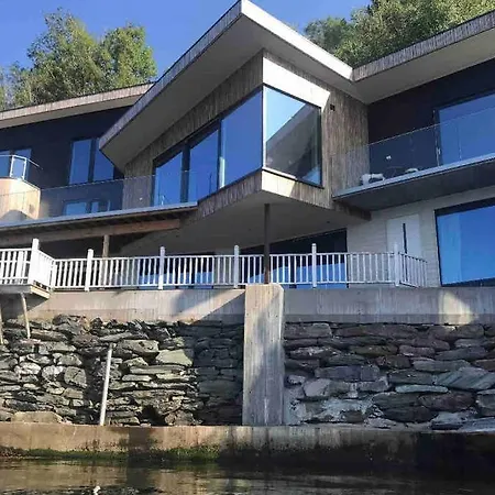 Apartment Panoramaresort: Hardangerfjord Waterfront Retreat With Boat And Sauna Oystese