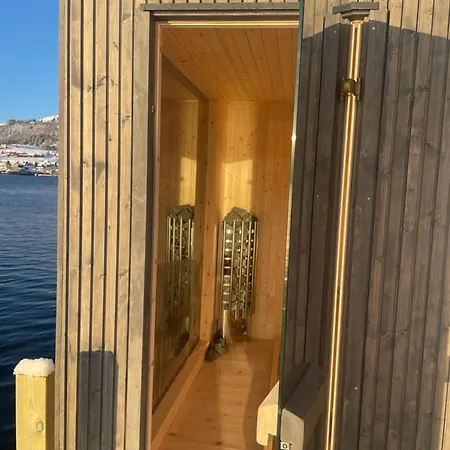 Panoramaresort: Hardangerfjord Waterfront Retreat With Boat And Sauna Oystese